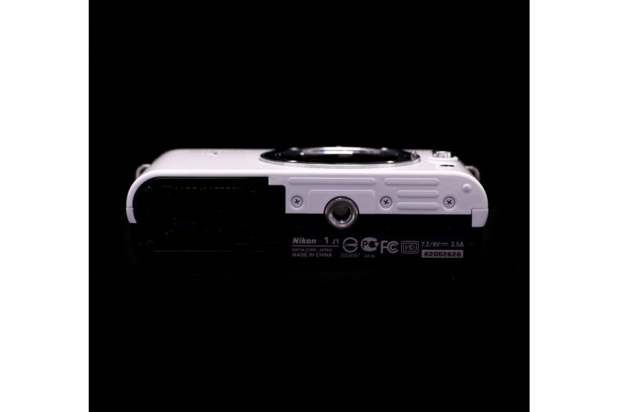 Nikon 1 J1 body в упаковке (пробег 5760 кадров)