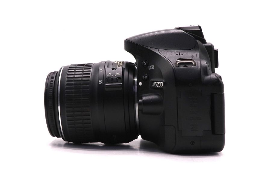 Фотокамера Nikon D5200 kit (пробег 25000 кадров)