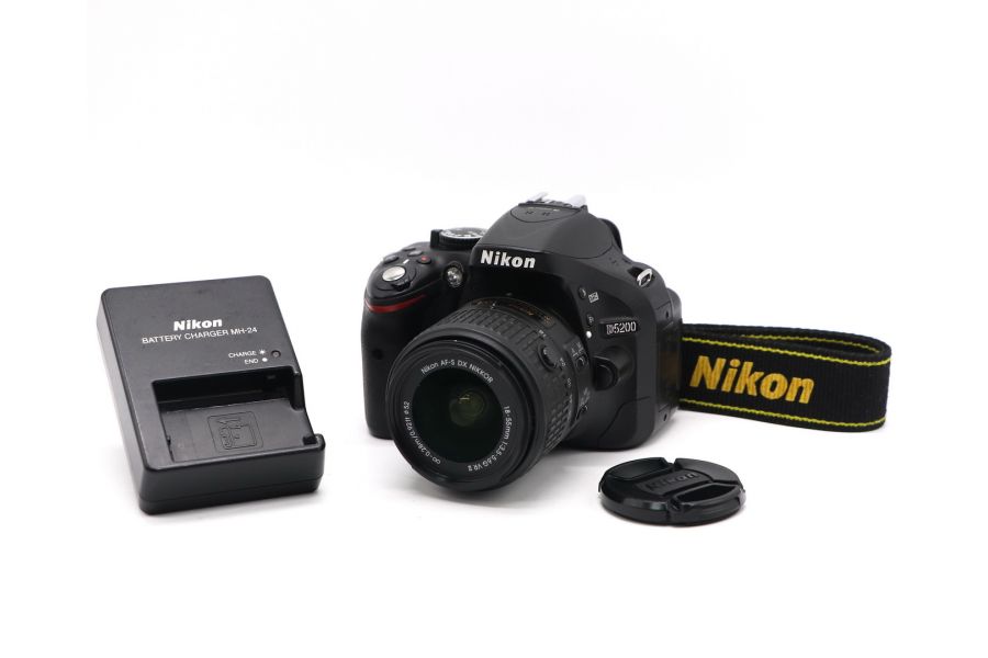 Фотокамера Nikon D5200 kit (пробег 22165 кадров)