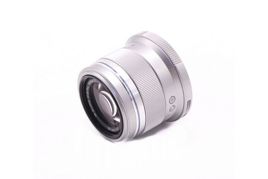 Объектив Olympus Zuiko Digital 45mm F1.8 в упаковке
