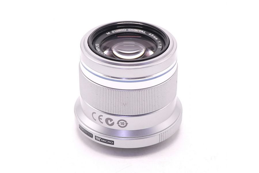Объектив Olympus Zuiko Digital 45mm F1.8 в упаковке