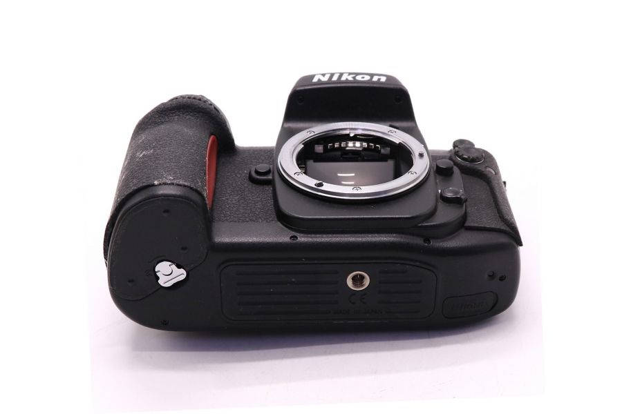 Малоформатная камера Nikon F100 body в упаковке 
