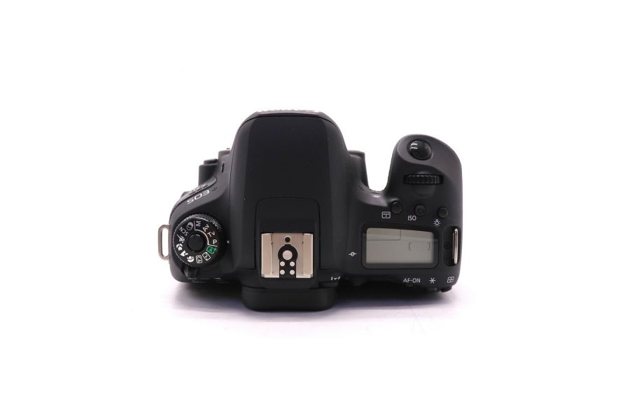 Фотокамера Canon EOS 77D body (пробег 3200 кадров)
