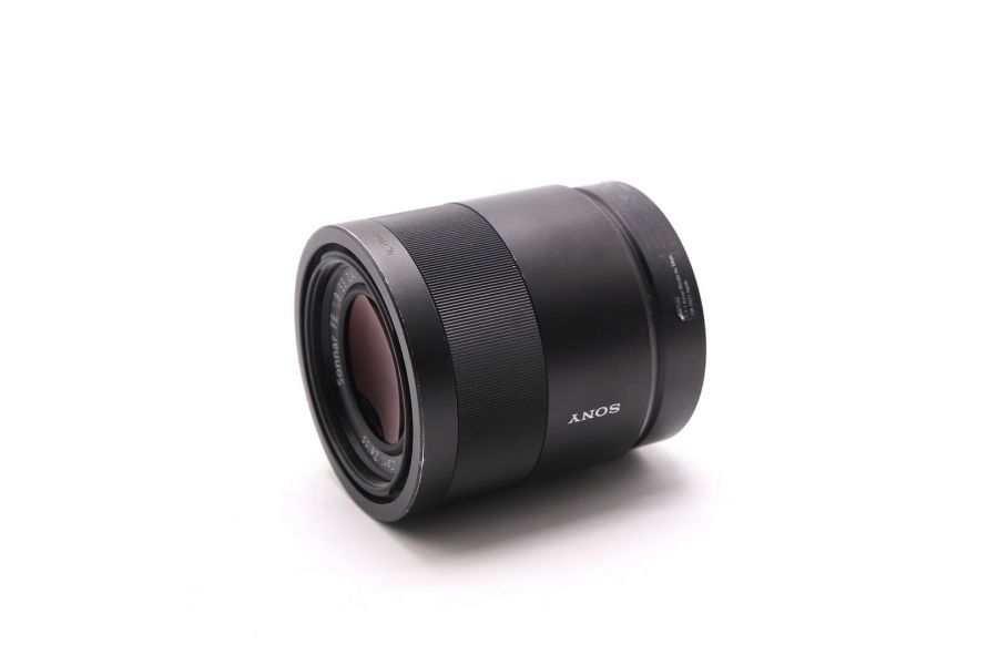 Объектив Sony Sonnar T* FE 55mm F1.8 ZA в упаковке