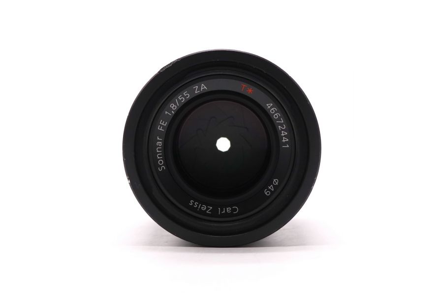 Объектив Sony Sonnar T* FE 55mm F1.8 ZA в упаковке
