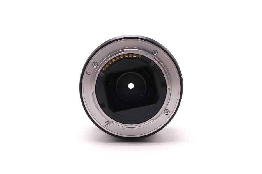 Объектив Sony Sonnar T* FE 55mm F1.8 ZA в упаковке