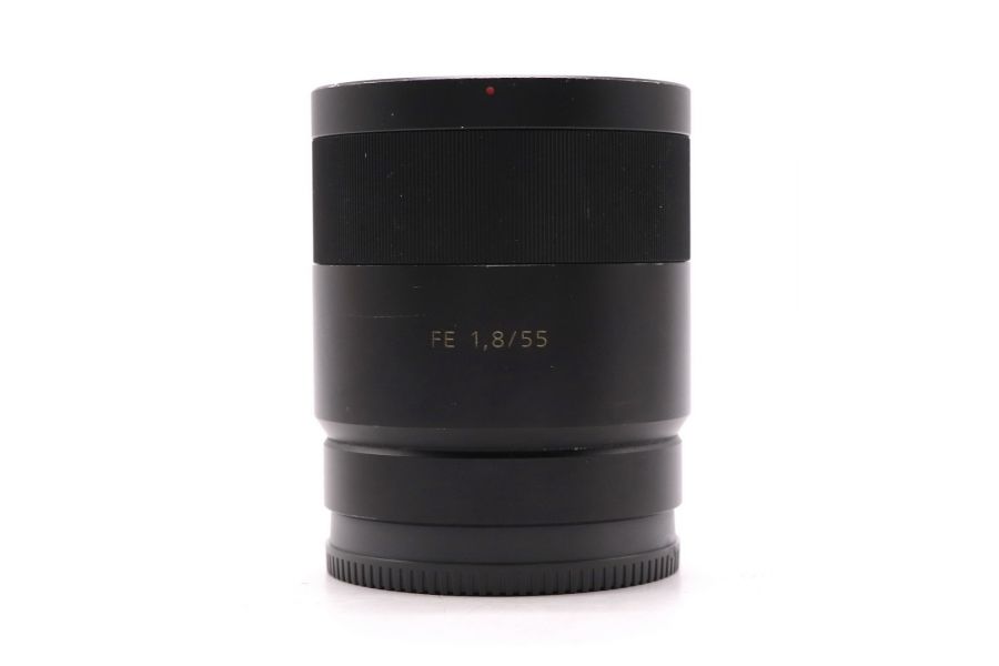 Объектив Sony Sonnar T* FE 55mm F1.8 ZA в упаковке