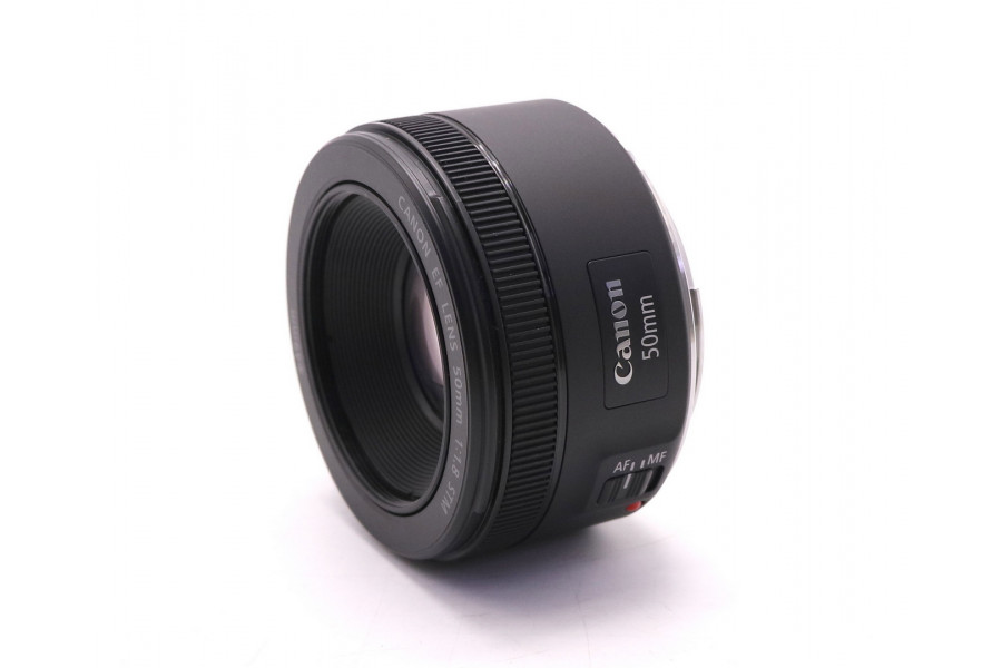Стандартный Canon EF 50mm f/1.8 STM в упаковке