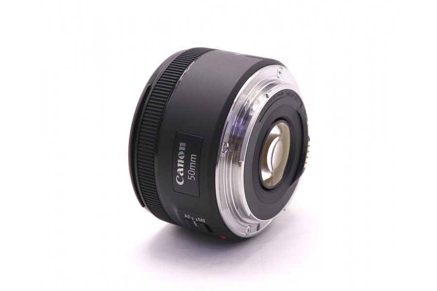 Стандартный Canon EF 50mm f/1.8 STM в упаковке