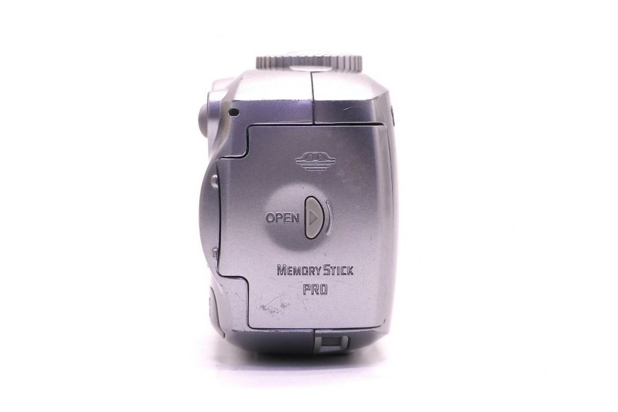 Компактная фотокамера Sony Cyber-shot DSC-P93A