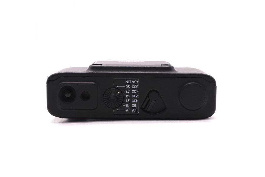 Миниатюрная 35-мм камера Minox 35 EL в упаковке