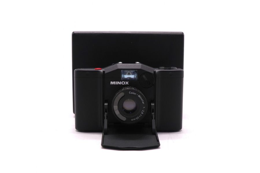 Миниатюрная 35-мм камера Minox 35 EL в упаковке