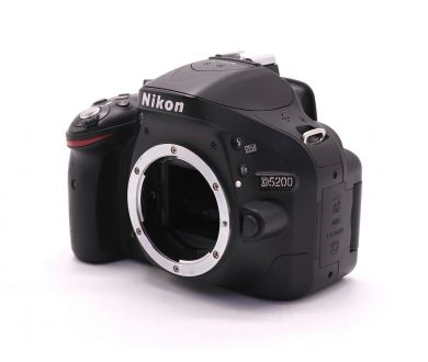 Фотокамера Nikon D5200 body (пробег 2920 кадров)