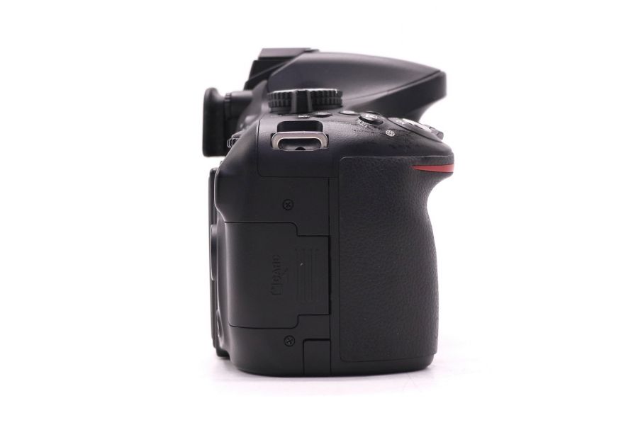 Фотокамера Nikon D5200 body (пробег 2920 кадров)