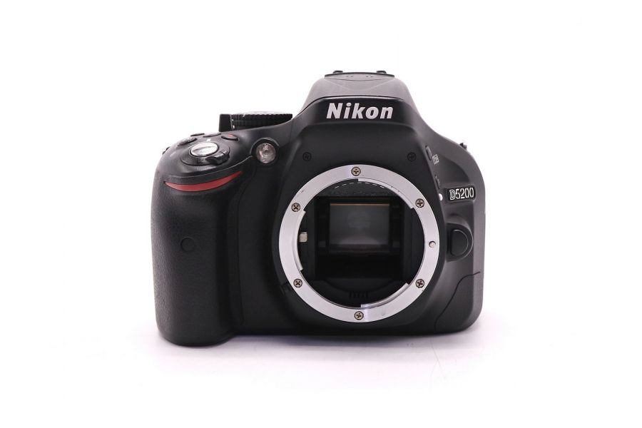Фотокамера Nikon D5200 body (пробег 2920 кадров)