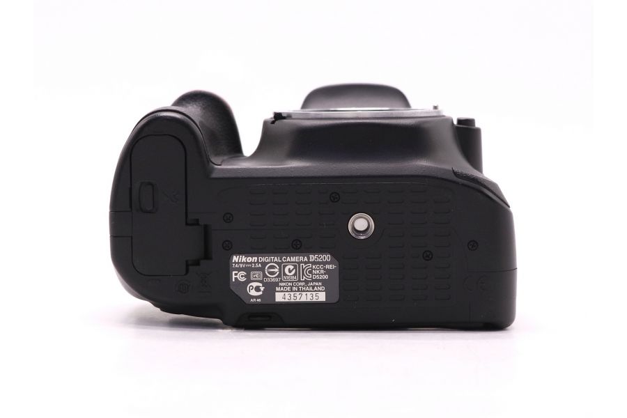 Фотокамера Nikon D5200 body (пробег 2565 кадров)