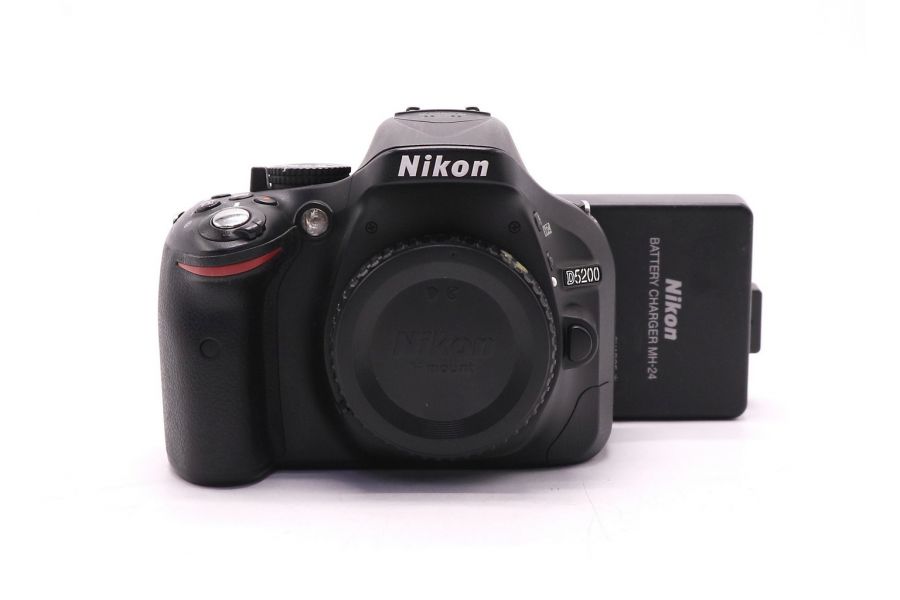 Фотокамера Nikon D5200 body (пробег 2920 кадров)