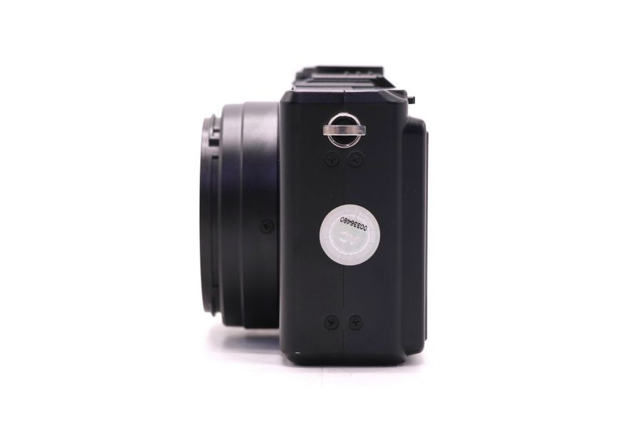 Компактная камера Sigma DP1 с объективом 28мм