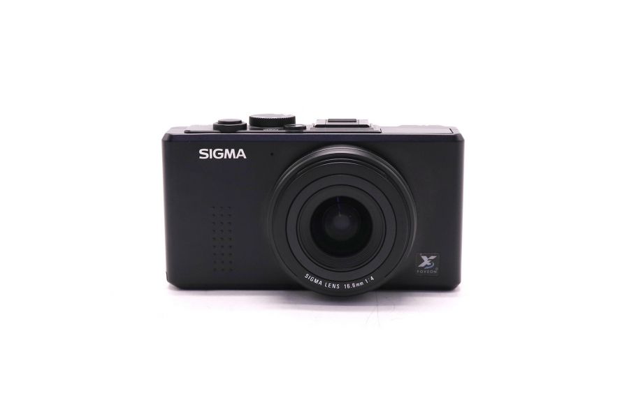 Компактная камера Sigma DP1 с объективом 28мм