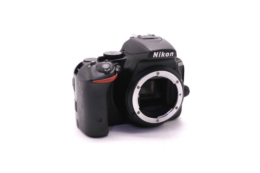 Nikon D5500 body (пробег 17075 кадров)