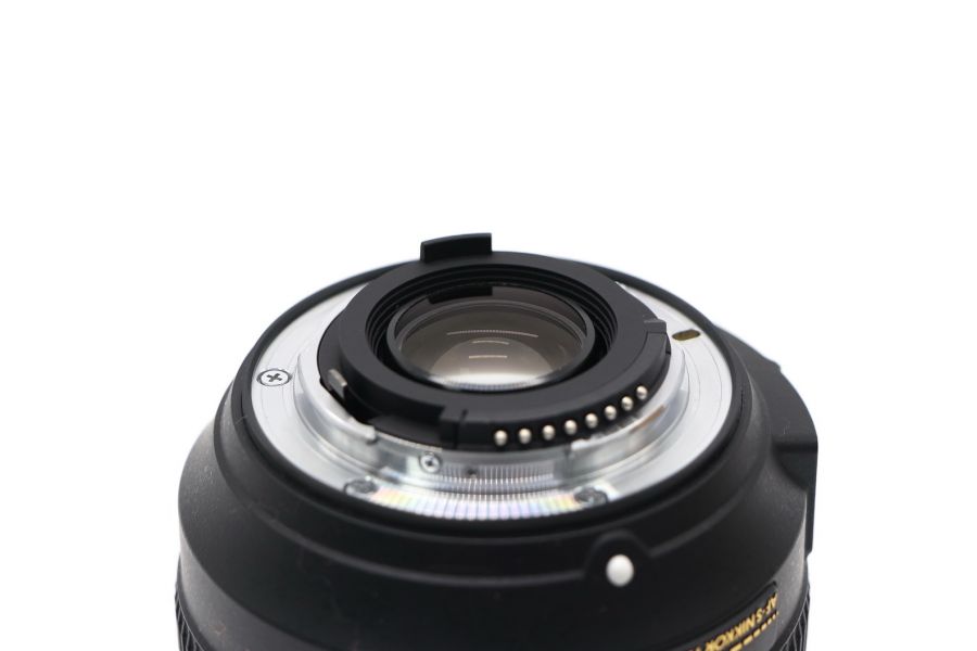 Объектив Nikon 18-140mm f/3.5-5.6G ED AF-S VR DX Zoom-Nikkor