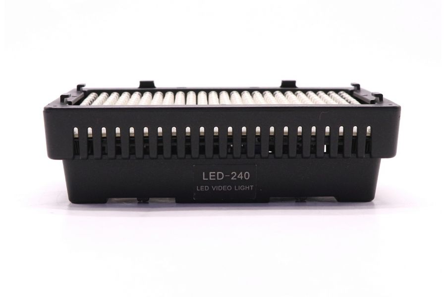 Осветитель Falcon Eyes LED-240CH (China, 2016)