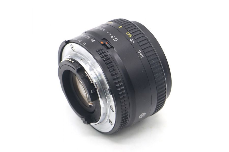 Компактный  объектив Nikon 50mm f/1.8D AF Nikkor