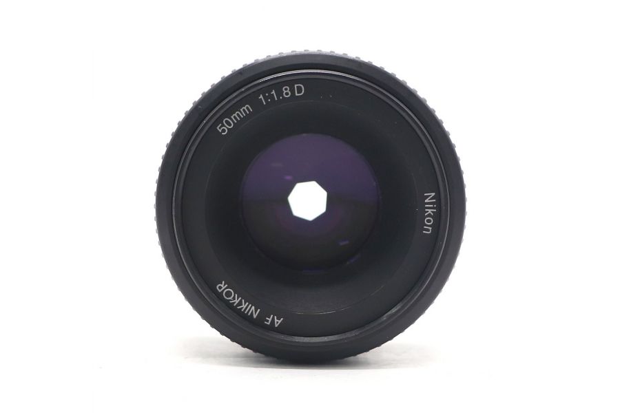 Компактный  объектив Nikon 50mm f/1.8D AF Nikkor