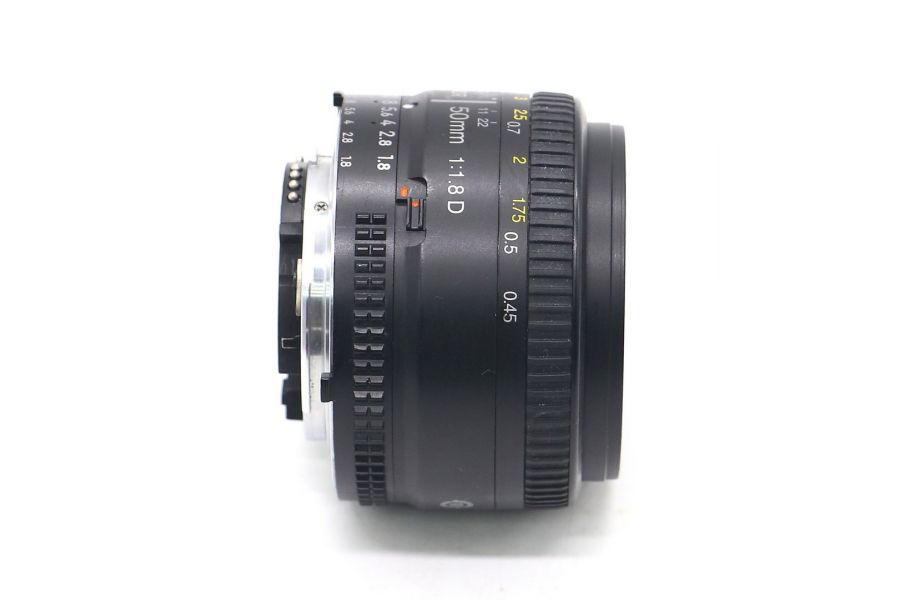 Компактный  объектив Nikon 50mm f/1.8D AF Nikkor