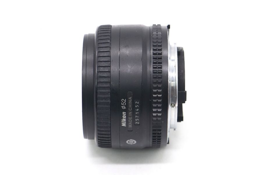 Компактный  объектив Nikon 50mm f/1.8D AF Nikkor