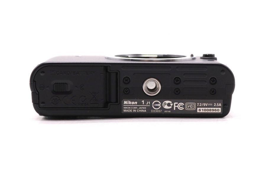 Компактный Nikon 1 J1 body (пробег 95 кадров)