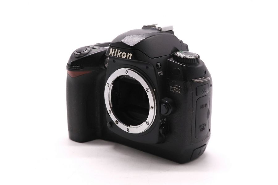 Фотоаппарат Nikon D70s body (пробег 43015 кадров)