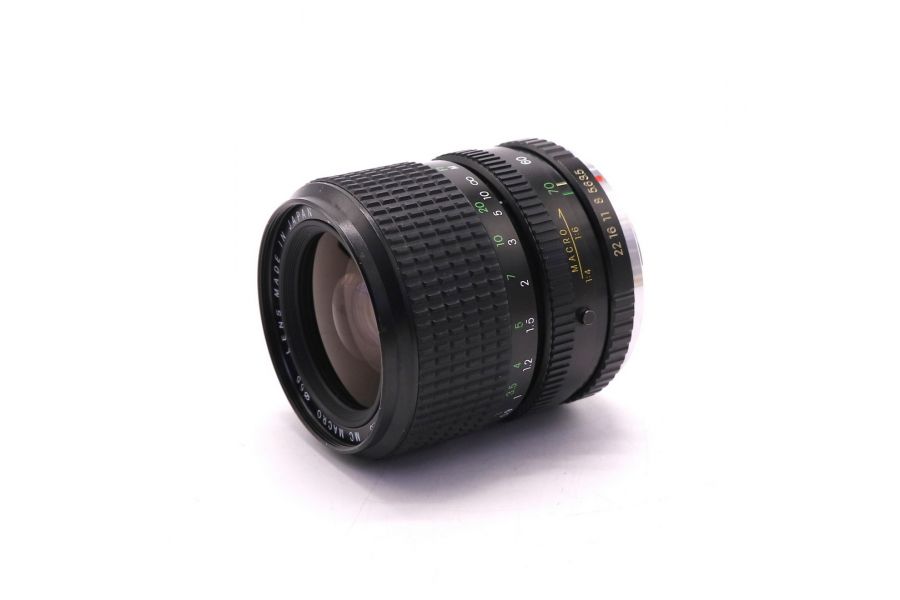 Cosina 35-70mm f/3.5-4.5 MC Macro (Japan)