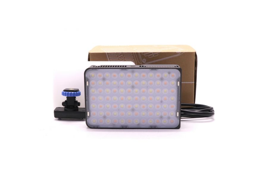 Осветитель Aputure Amaran Ace 25x в упаковке