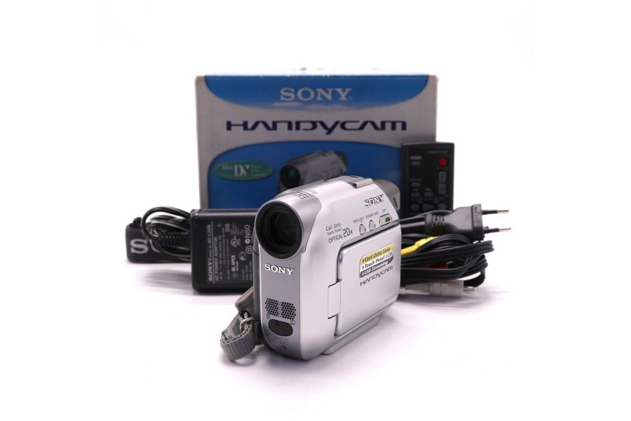 Цифровая видеокамера Sony DCR-HC19E в упаковке