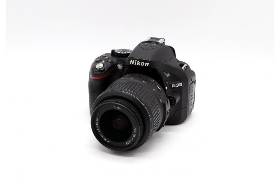 Фотокамера Nikon D5200 kit (пробег 16715 кадров)