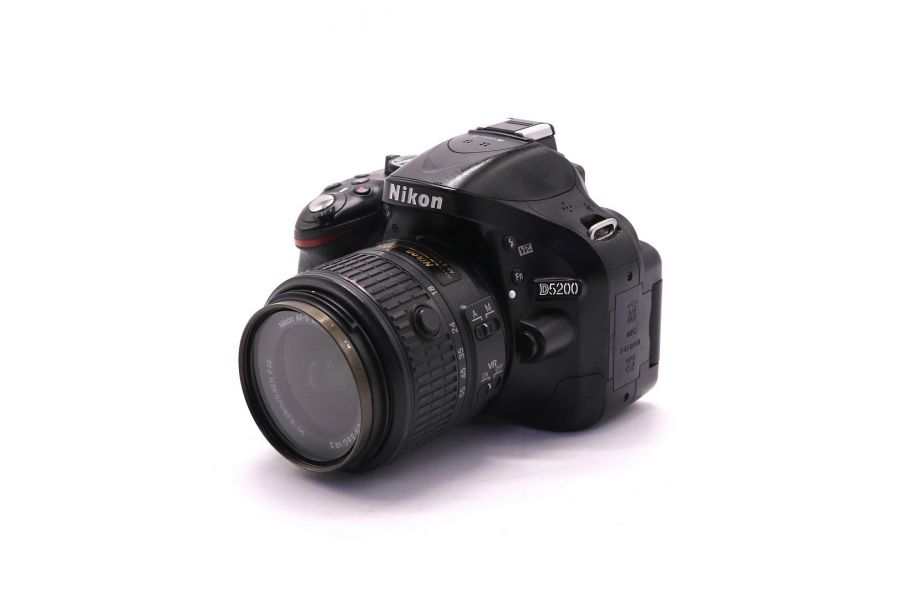 Фотокамера Nikon D5200 kit (пробег 16500 кадров)
