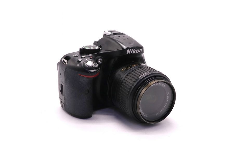 Фотокамера Nikon D5200 kit (пробег 16500 кадров)