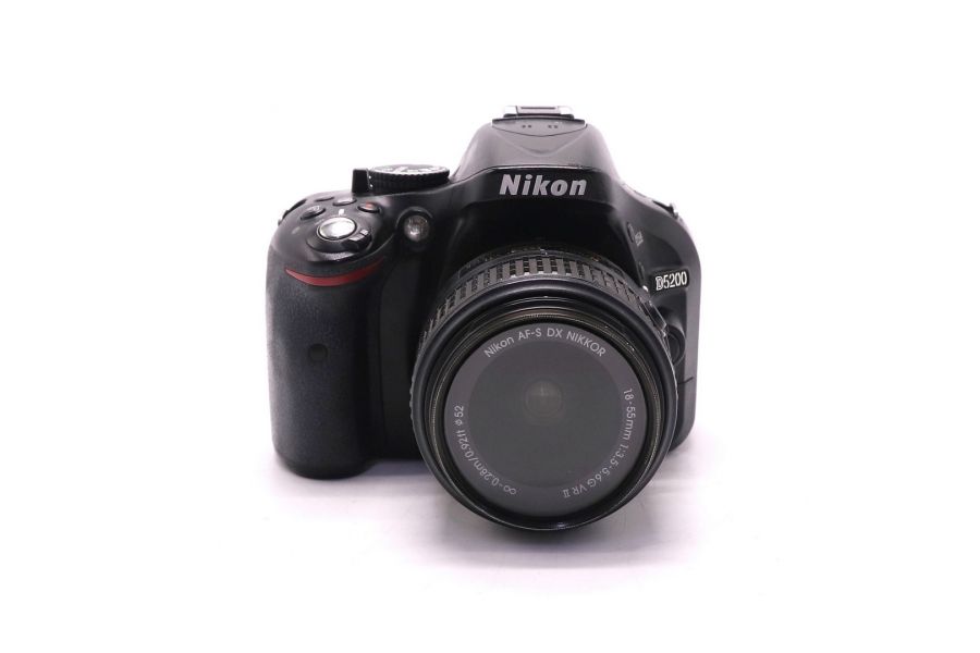 Фотокамера Nikon D5200 kit (пробег 16500 кадров)