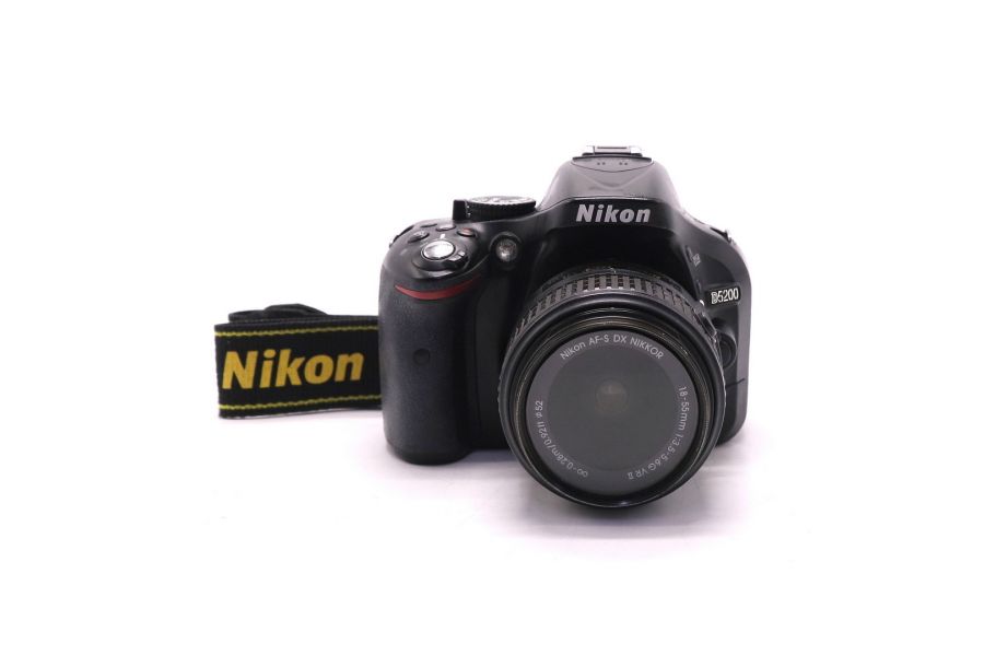 Фотокамера Nikon D5200 kit (пробег 16500 кадров)