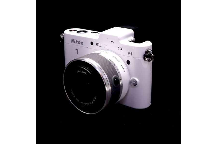 Nikon 1 V1 kit в упаковке (пробег 17420 кадров)