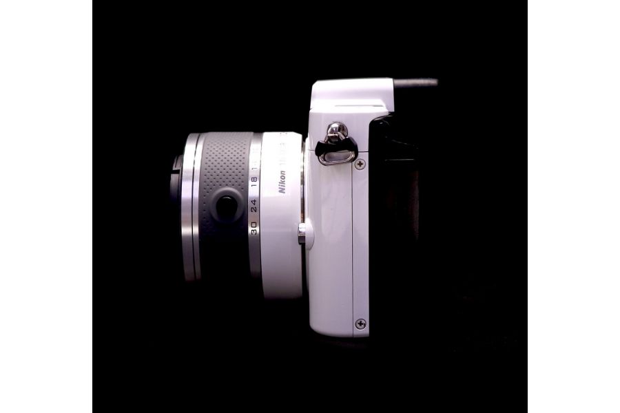 Nikon 1 V1 kit в упаковке (пробег 17420 кадров)