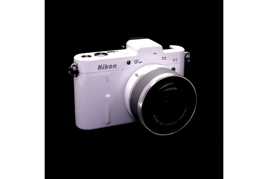 Nikon 1 V1 kit в упаковке (пробег 17420 кадров)