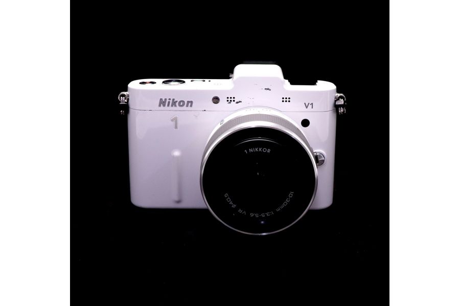 Nikon 1 V1 kit в упаковке (пробег 17420 кадров)