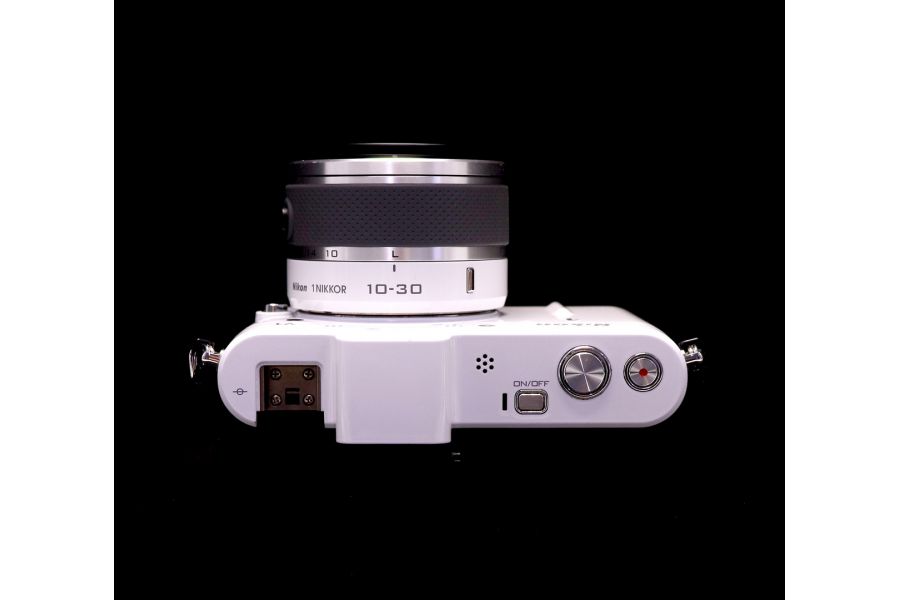 Nikon 1 V1 kit в упаковке (пробег 17420 кадров)