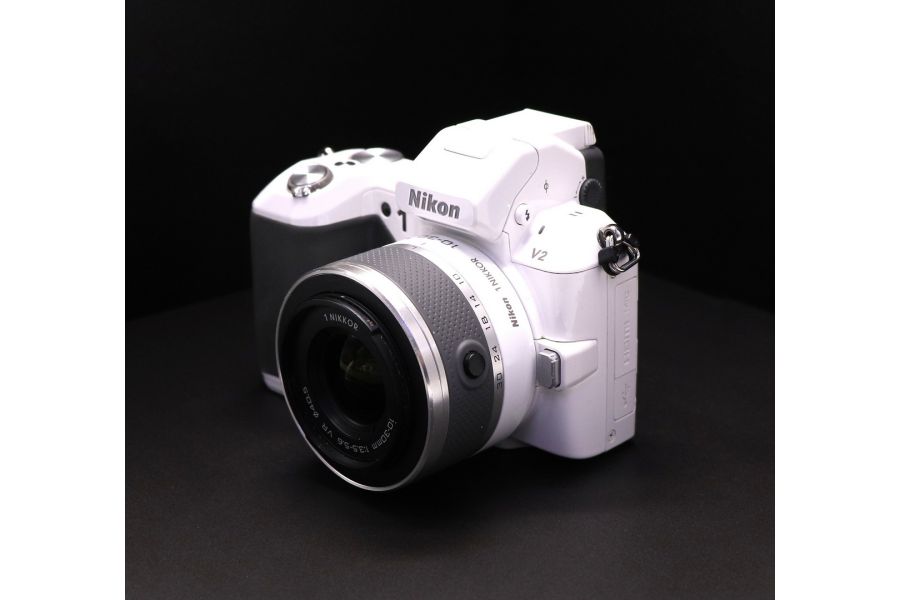 Фотоаппарат Nikon 1 V2 в упаковке (пробег 3810 кадров)
