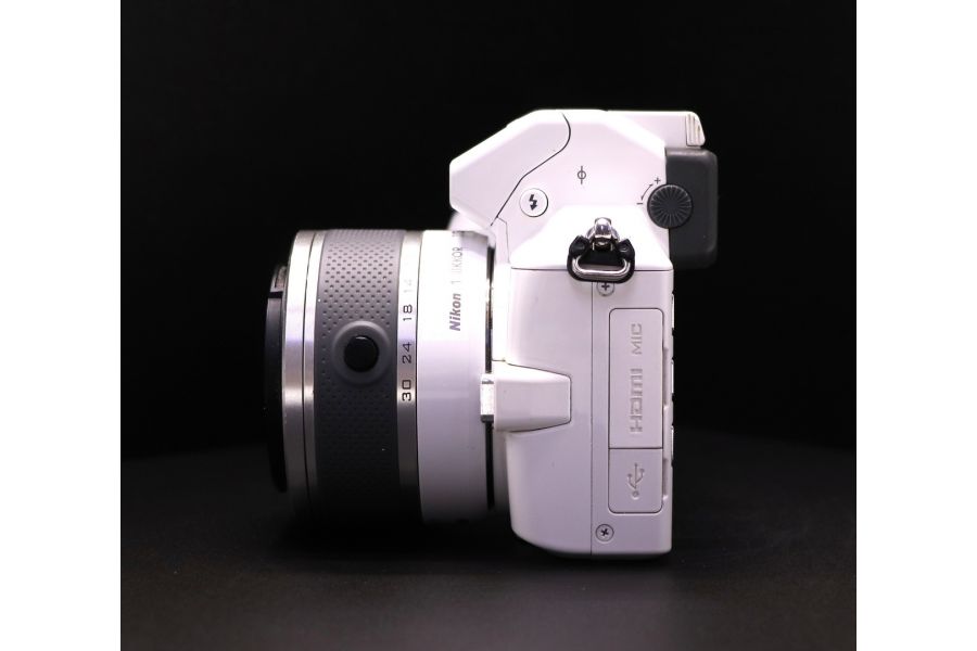 Фотоаппарат Nikon 1 V2 в упаковке (пробег 3810 кадров)