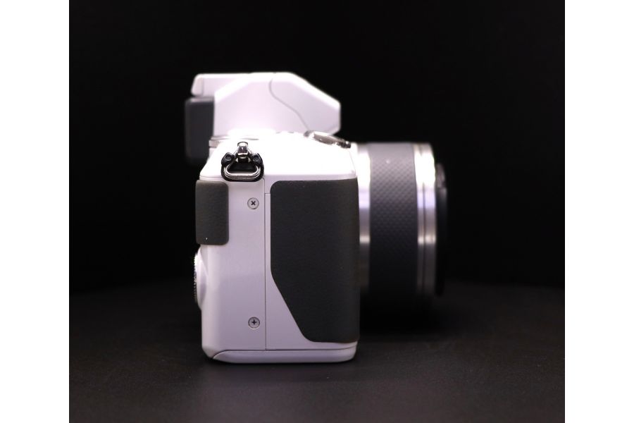 Фотоаппарат Nikon 1 V2 в упаковке (пробег 3810 кадров)