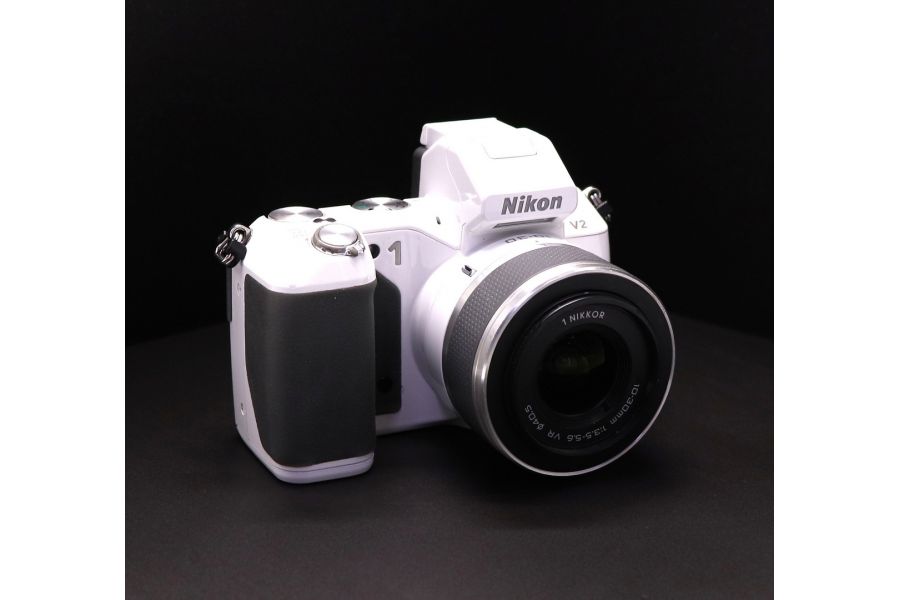 Фотоаппарат Nikon 1 V2 в упаковке (пробег 3810 кадров)