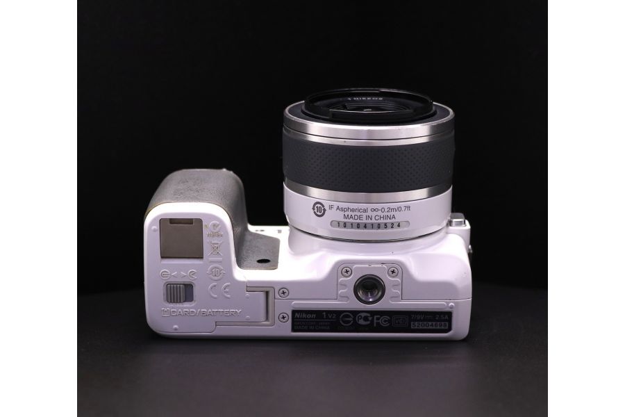 Фотоаппарат Nikon 1 V2 в упаковке (пробег 3810 кадров)